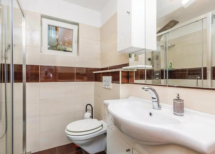 Dom wakacyjny 2 Bedroom Awesome In Opatija