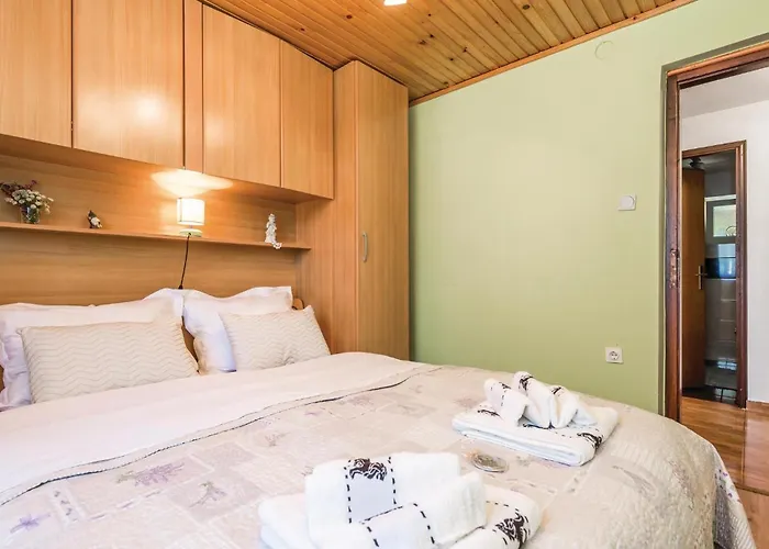 2 Bedroom Awesome In オパティヤ