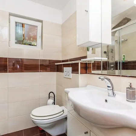 Casa vacanze 2 Bedroom Awesome In Opatija Abbazia