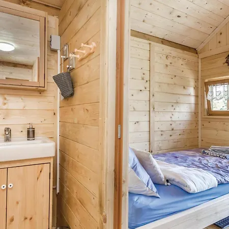 Дом отдыха 2 Bedroom Awesome In Opatija Опатия