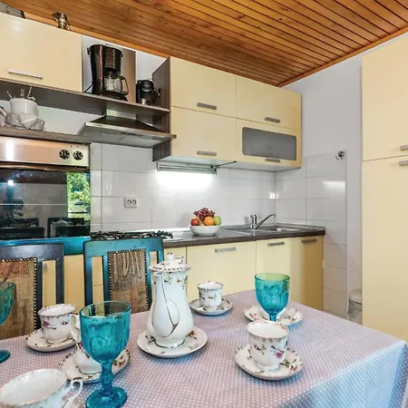 Casa vacanze 2 Bedroom Awesome In Opatija *