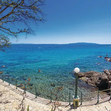 2 Bedroom Awesome In Opatija Abbazia