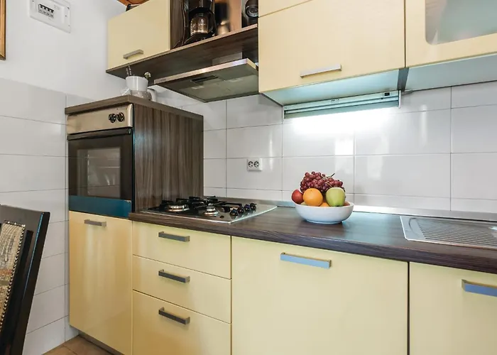 度假居 2 Bedroom Awesome In 奥帕提亚