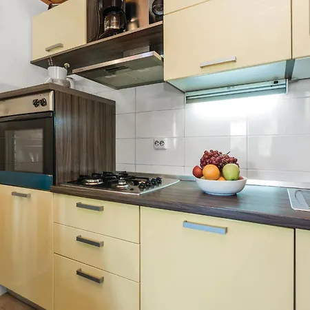 Nyaraló 2 Bedroom Awesome In Opatija Abbázia