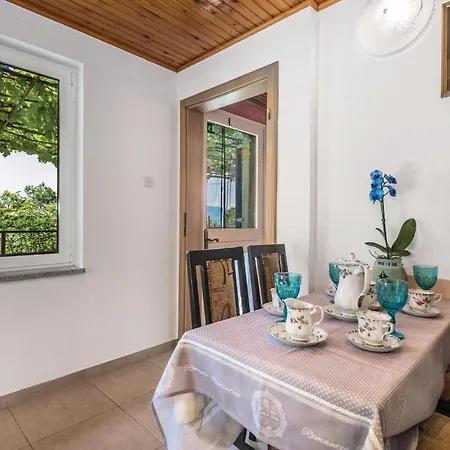 Nyaraló 2 Bedroom Awesome In Opatija Abbázia