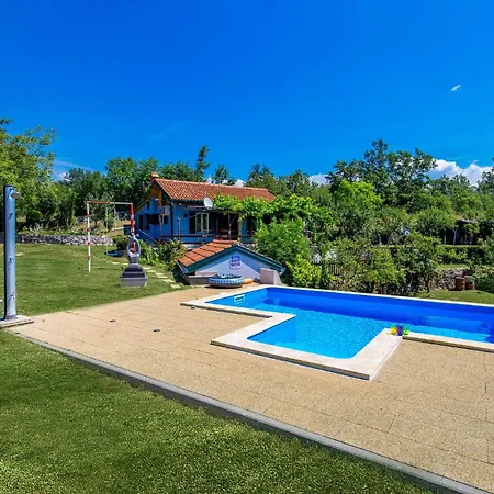 2 Bedroom Awesome In Opatija Abbázia