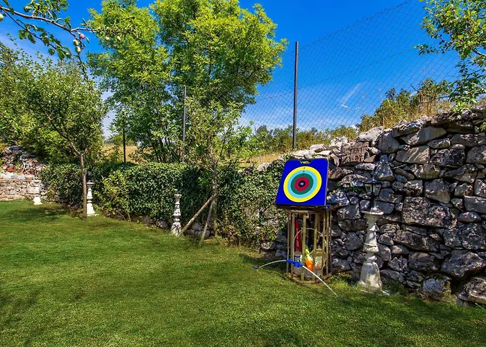 2 Bedroom Awesome In Hébergement de vacances *